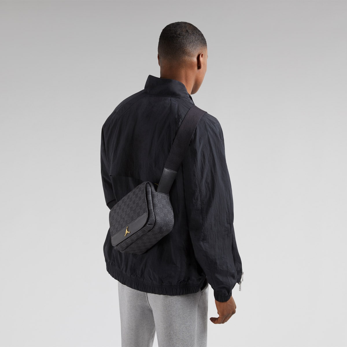 JORDAN BRAND MONOGRAM MINI MESSENGER BAG BLACK 23HO-S（ジョーダン