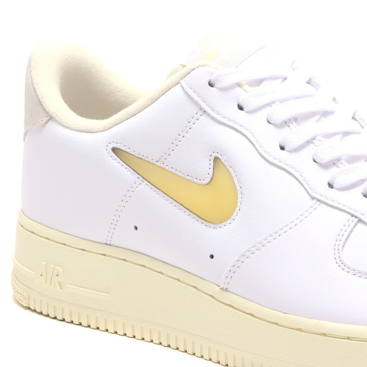 NIKE AIR FORCE 1 '07 LX WHITE/PALE VANILLA-COCONUT MILK 22SU-I