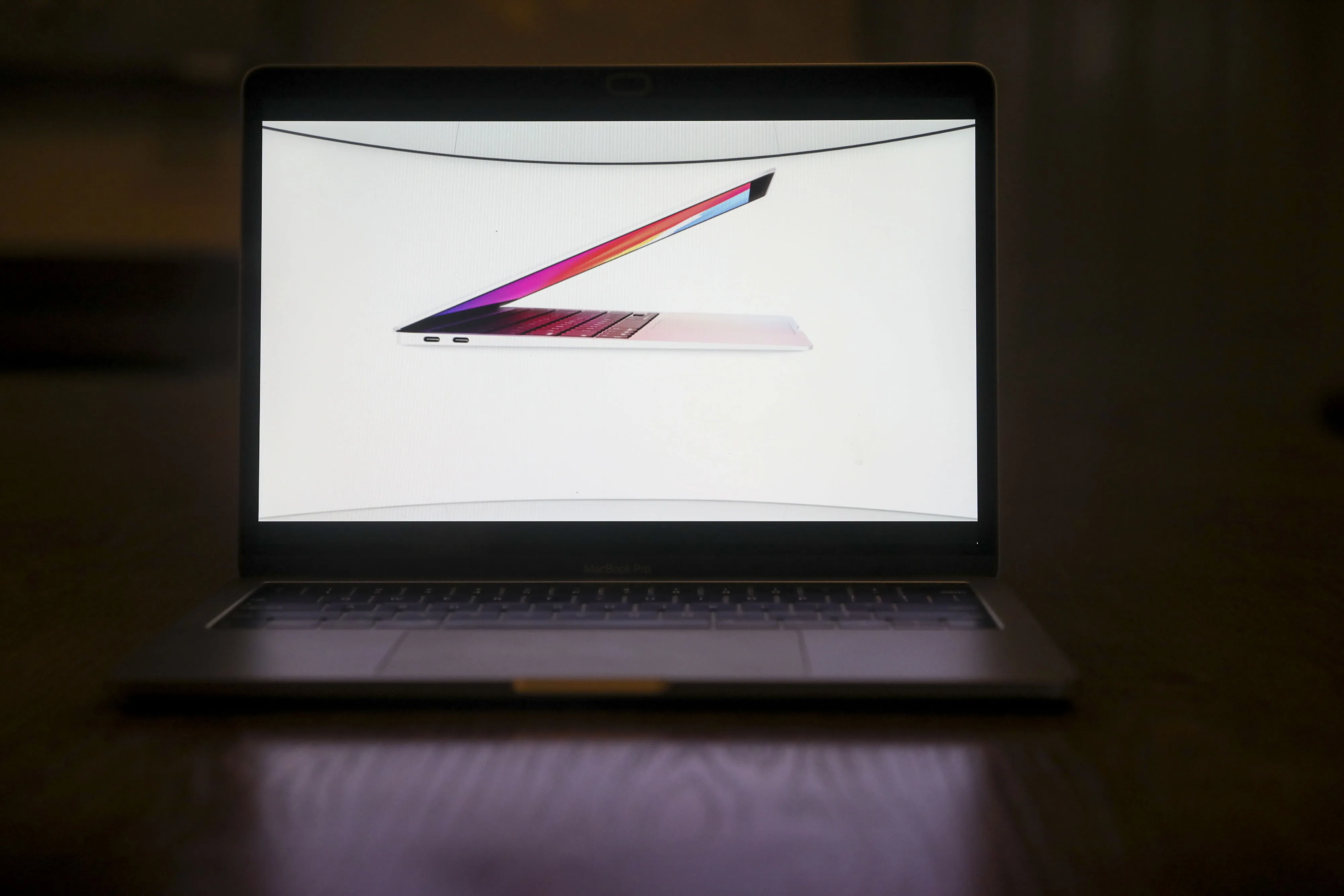 アップル、日本で「MacBook Air」などを値上げ－1～2割 - Bloomberg