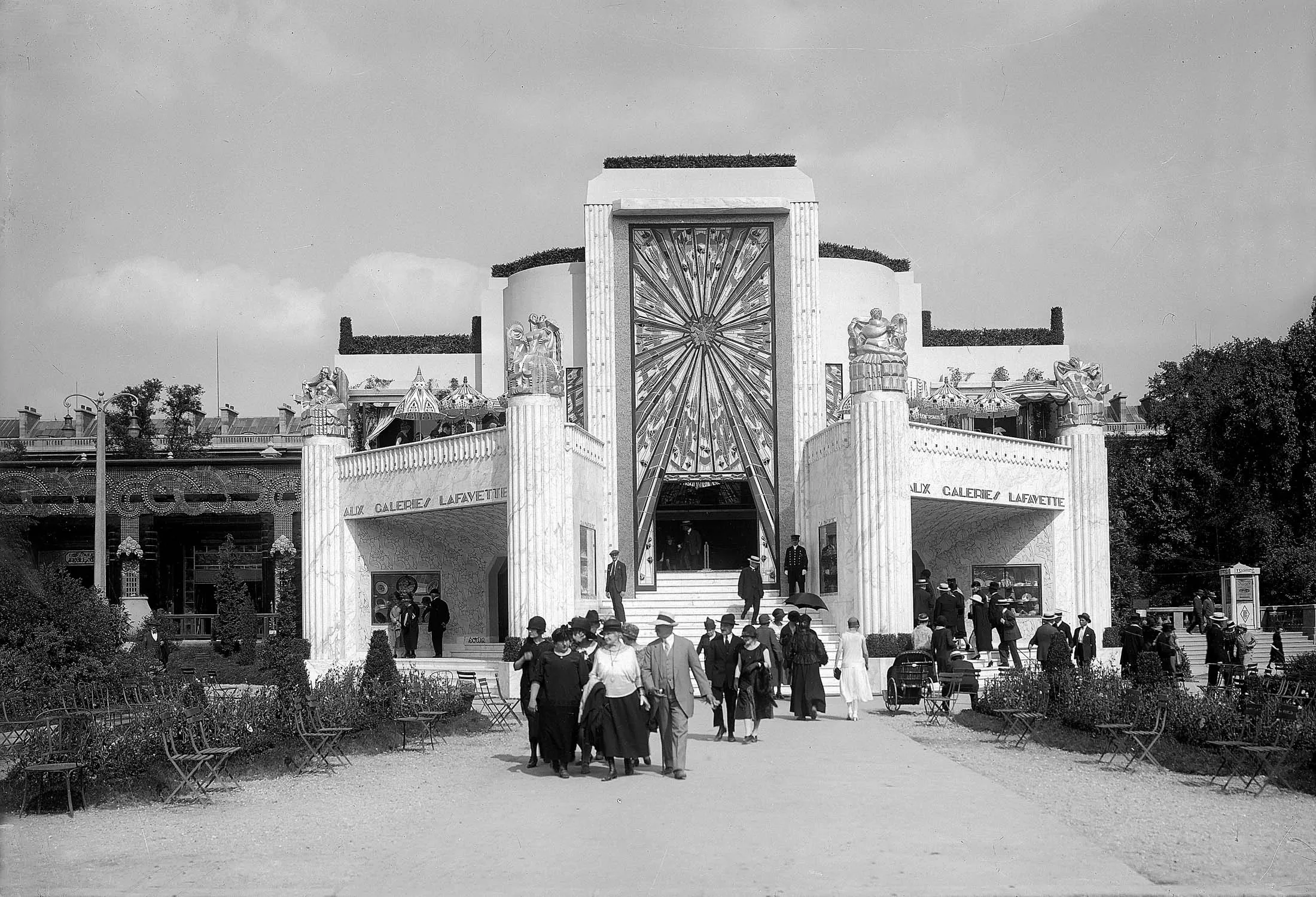 アールデコ、100年前の万博で人気博す－時代超えオークションの主役