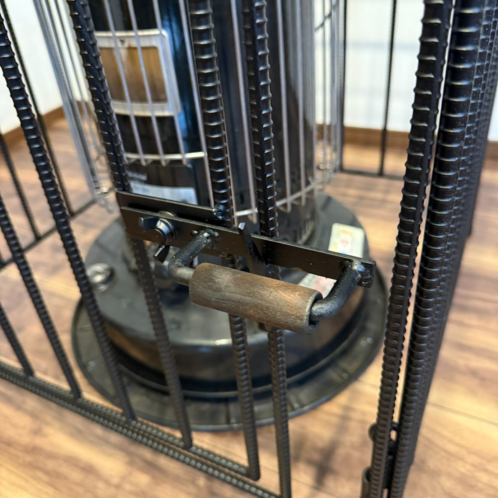 即日発送します！今年ラスト1台！トヨトミ対流型石油ストーブ KS-67H