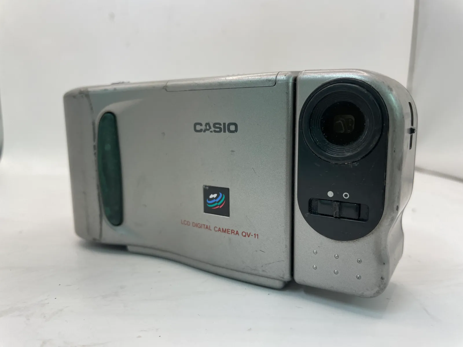 ジャンク品 ときめきメモリアル 1.8型液晶デジタルカメラ QV-11