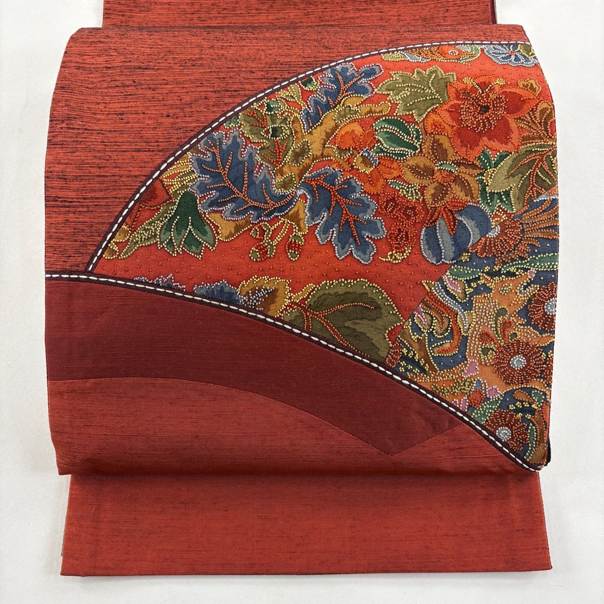 美品】 袋名古屋帯 秀品 紬地 草花 相良刺繍 茜色 正絹 【中古