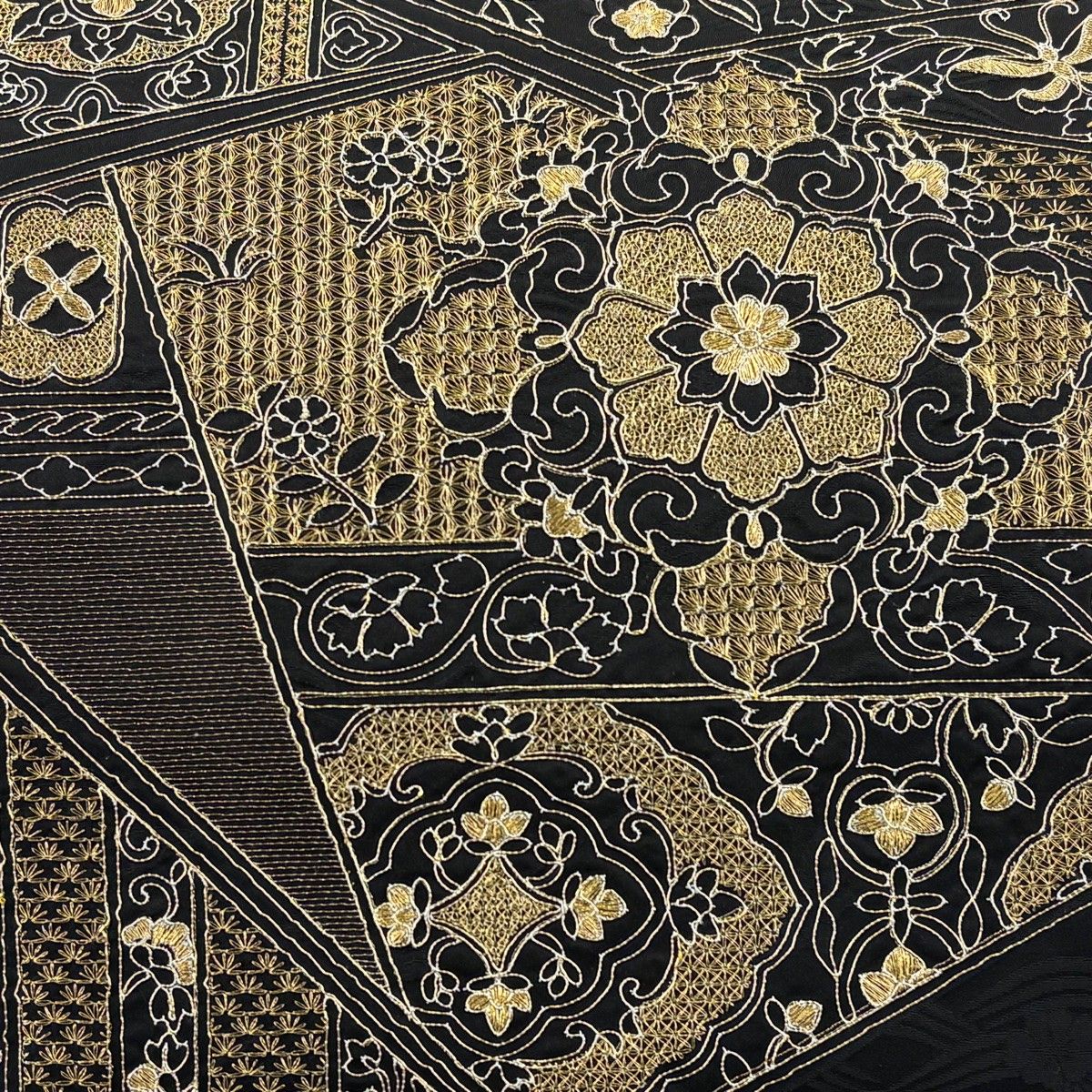 美品】 袋帯 秀品 華文 花唐草 金糸 刺繍 黒 お太鼓柄 正絹 【中古