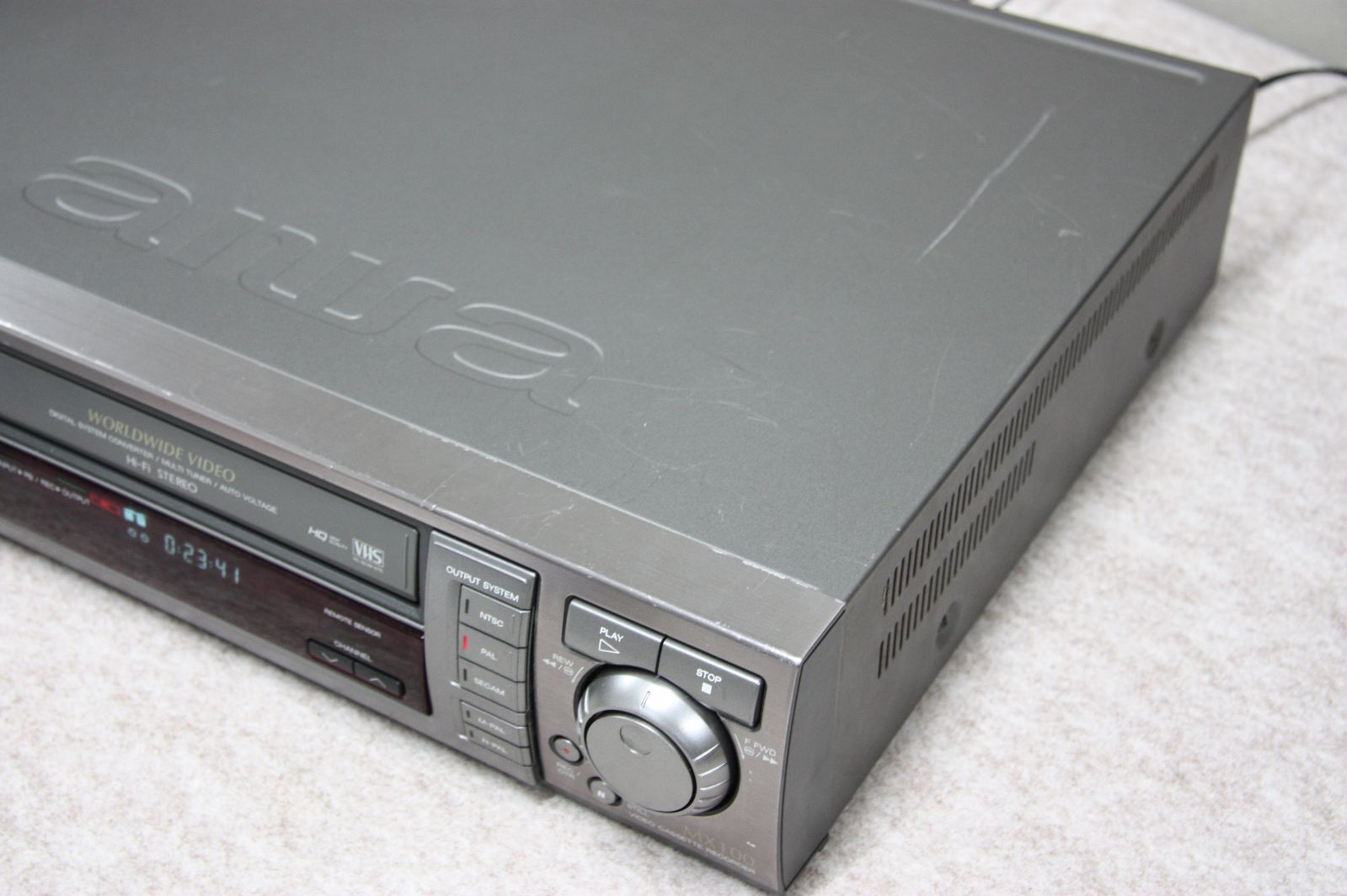 AIWA ワールドワイドVHSビデオデッキ NTSC/PAL/SECAM対応HV-MX100