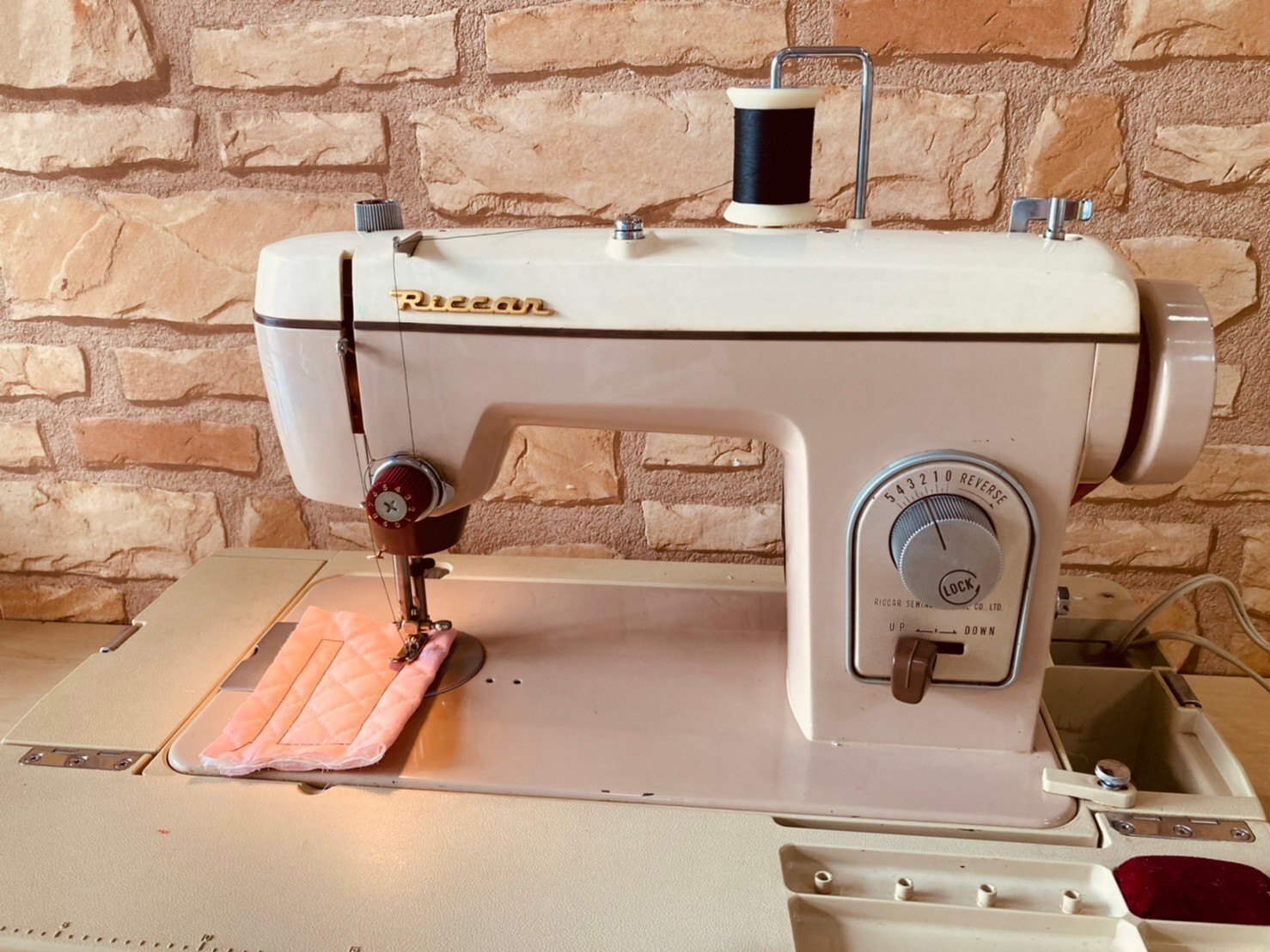 ミシン紹介】昭和レトロ アンティークミシン「RICCAR（リッカー）RW-8