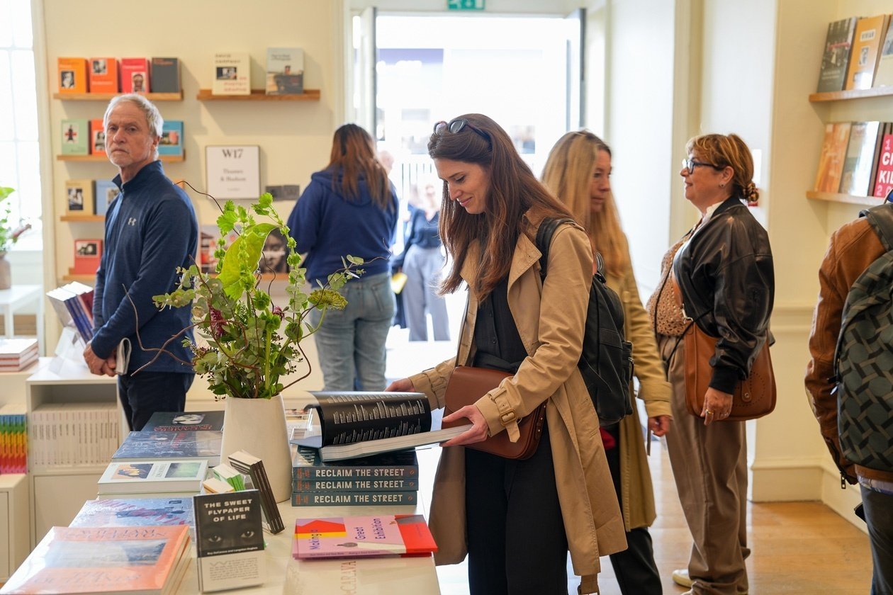 写真集「Reclaim the Street」（リクレイム・ザ・ストリート）で紹介