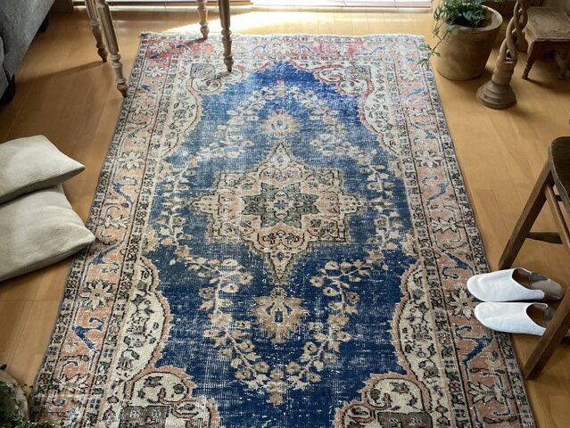 シャビーレッド 204cm×119cm 宝石メダリオン トルコヴィンテージラグ