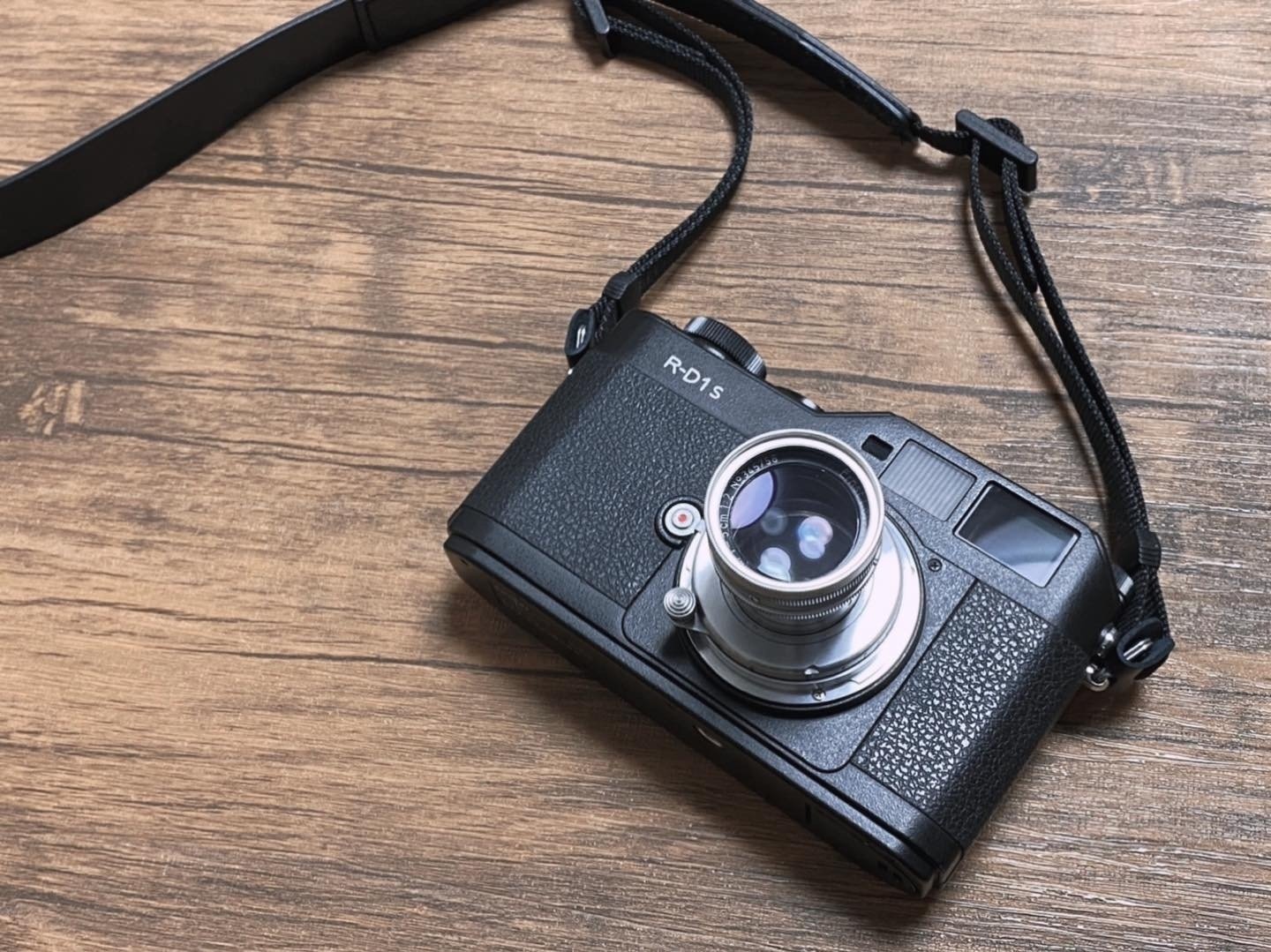 懐古主義に留まらない挑戦的な寫眞機 『EPSON R-D1s』｜masato