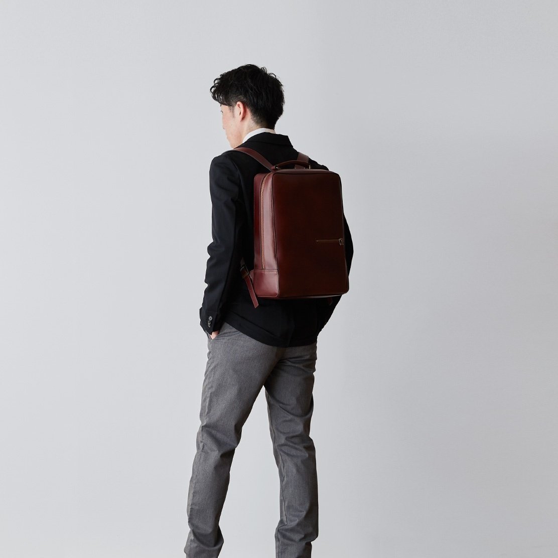 サイズ感を徹底比較！アンティーク スクエア バックパック｜マザー