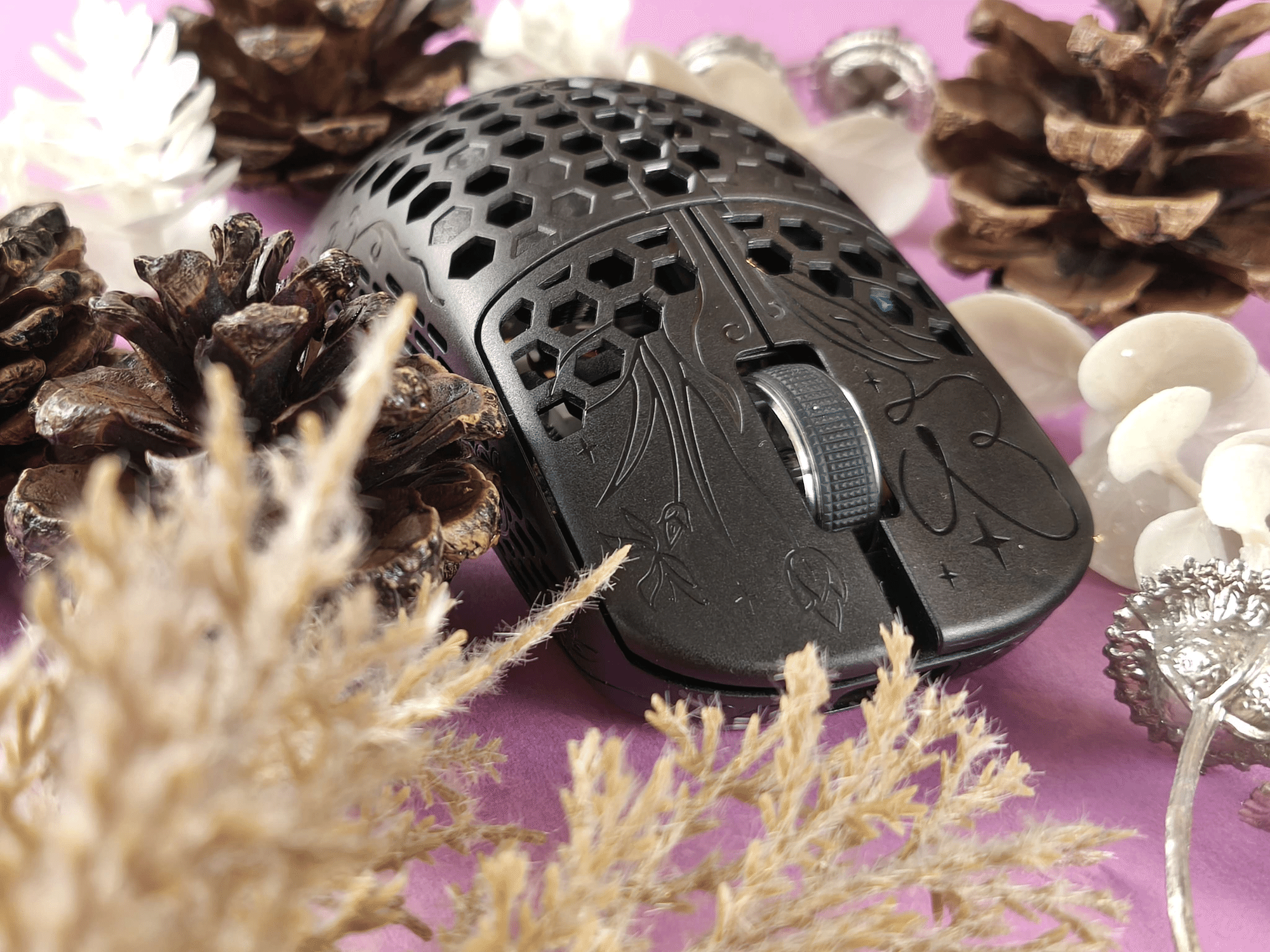 レビュー】UNIUS BLACK LOTUS CARBON 8K｜蝶模様が施された最高級