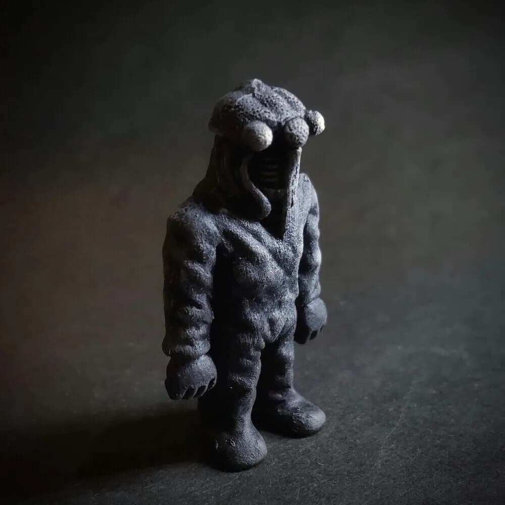 セミ人間】怪獣消しゴムを塗る！｜レイレイ