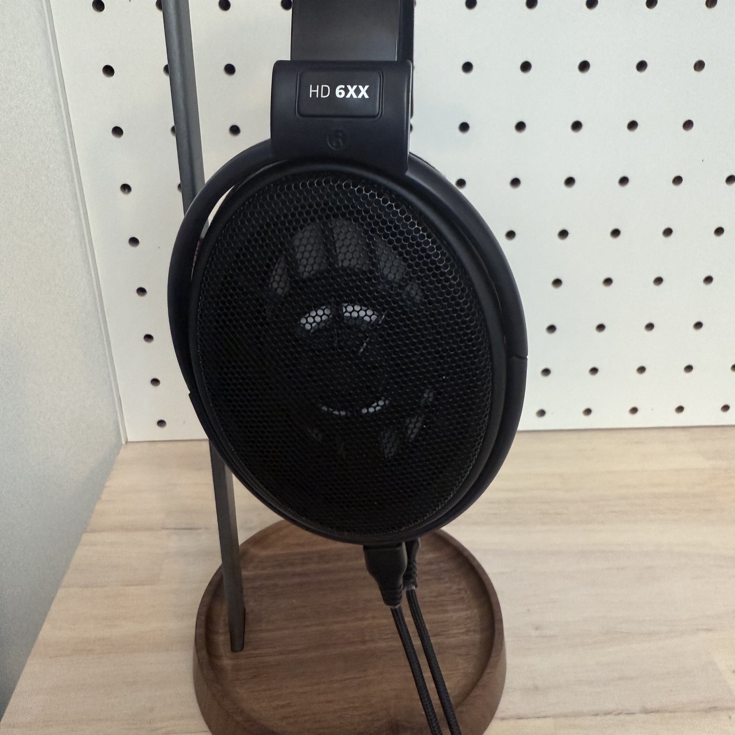 ど定番ヘッドホンの廉価版・コスパ最強ヘッドホン「ゼンハイザーHD6XX