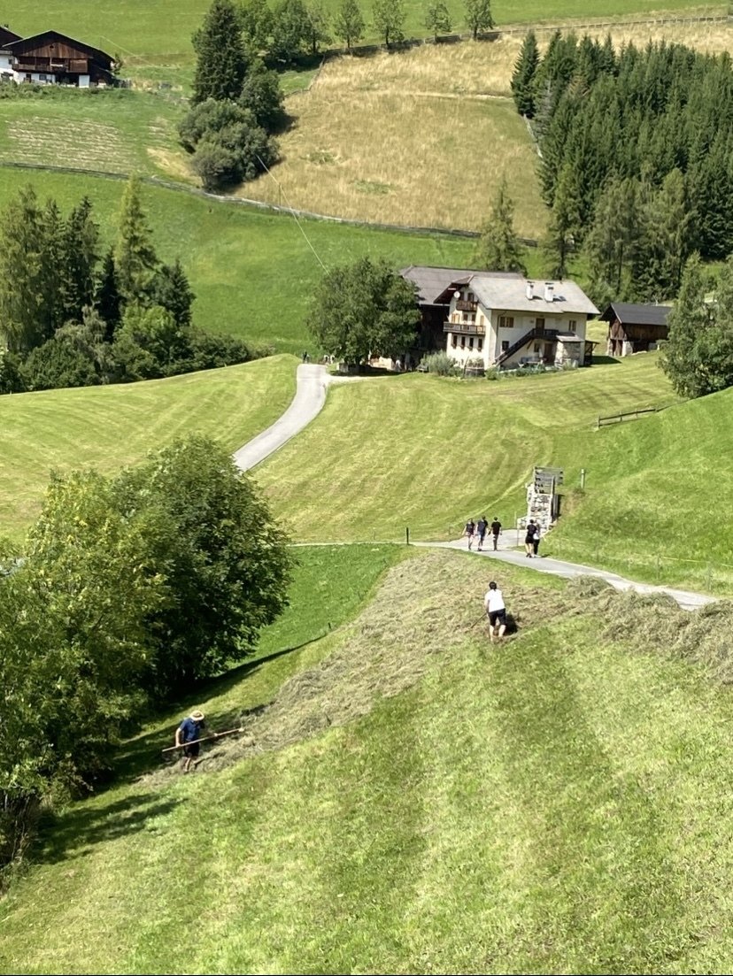 美しき牧草地帯の謎〜オーストリア、イタリア、スイス山岳地帯の旅