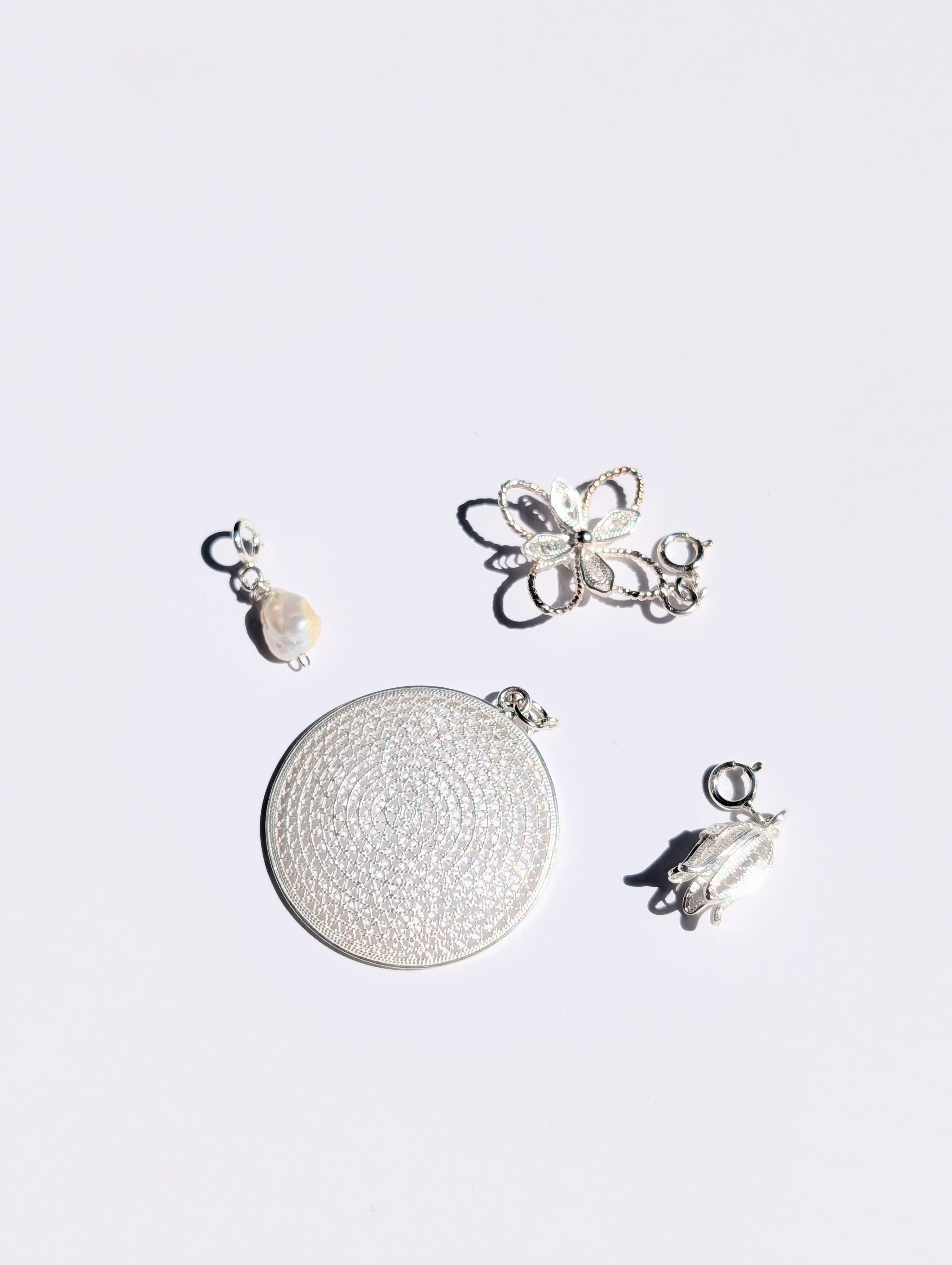 世界の銀細工に魅了】繊細な自然のデザインが施される受け継がれた普遍