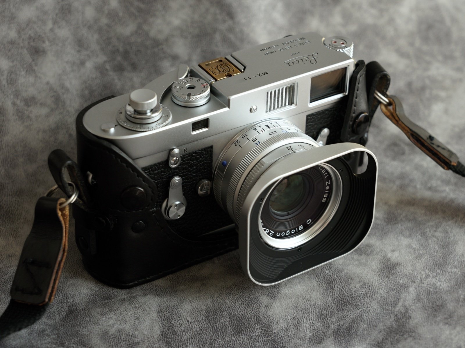 41．CARL ZEISS C BIOGON T* 2,8/35 ZMに装着する角形フードについて