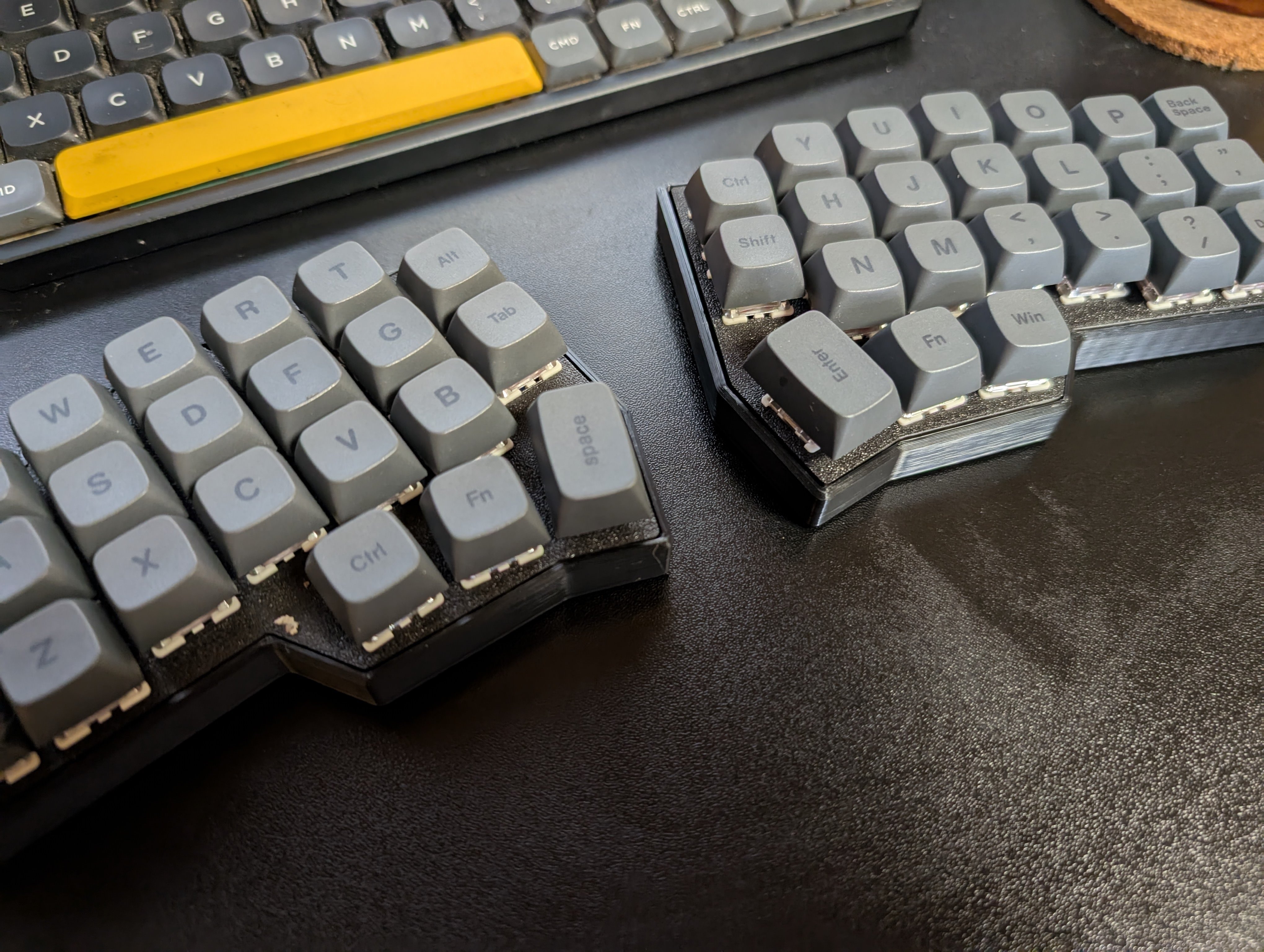 分割キーボードを試してみたくてYIVU CORNE V4ってのを買った話｜jhoshina