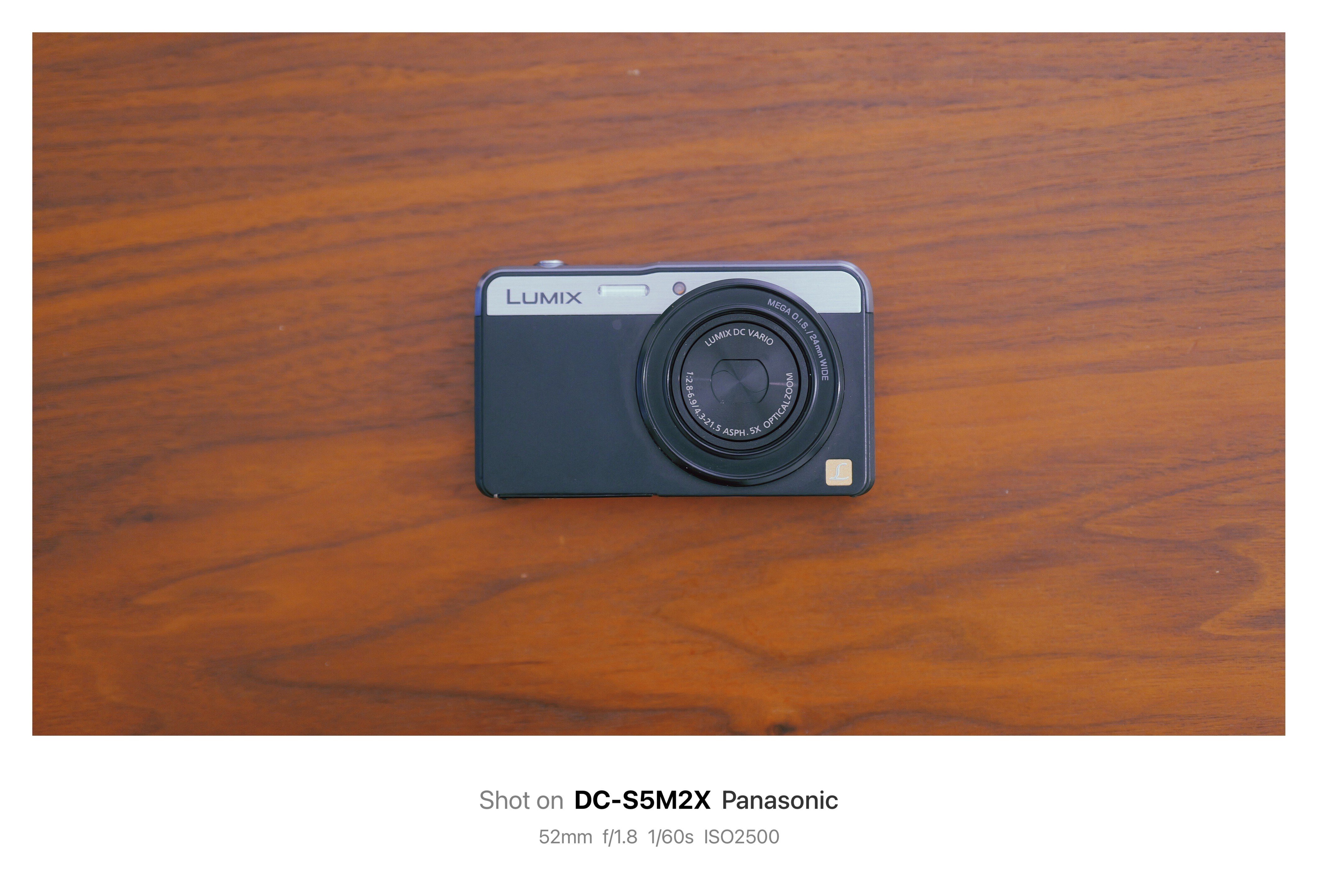 オールドコンデジの世界】超薄型カメラ LUMIX DMC-XS3｜鈴木ユートピア