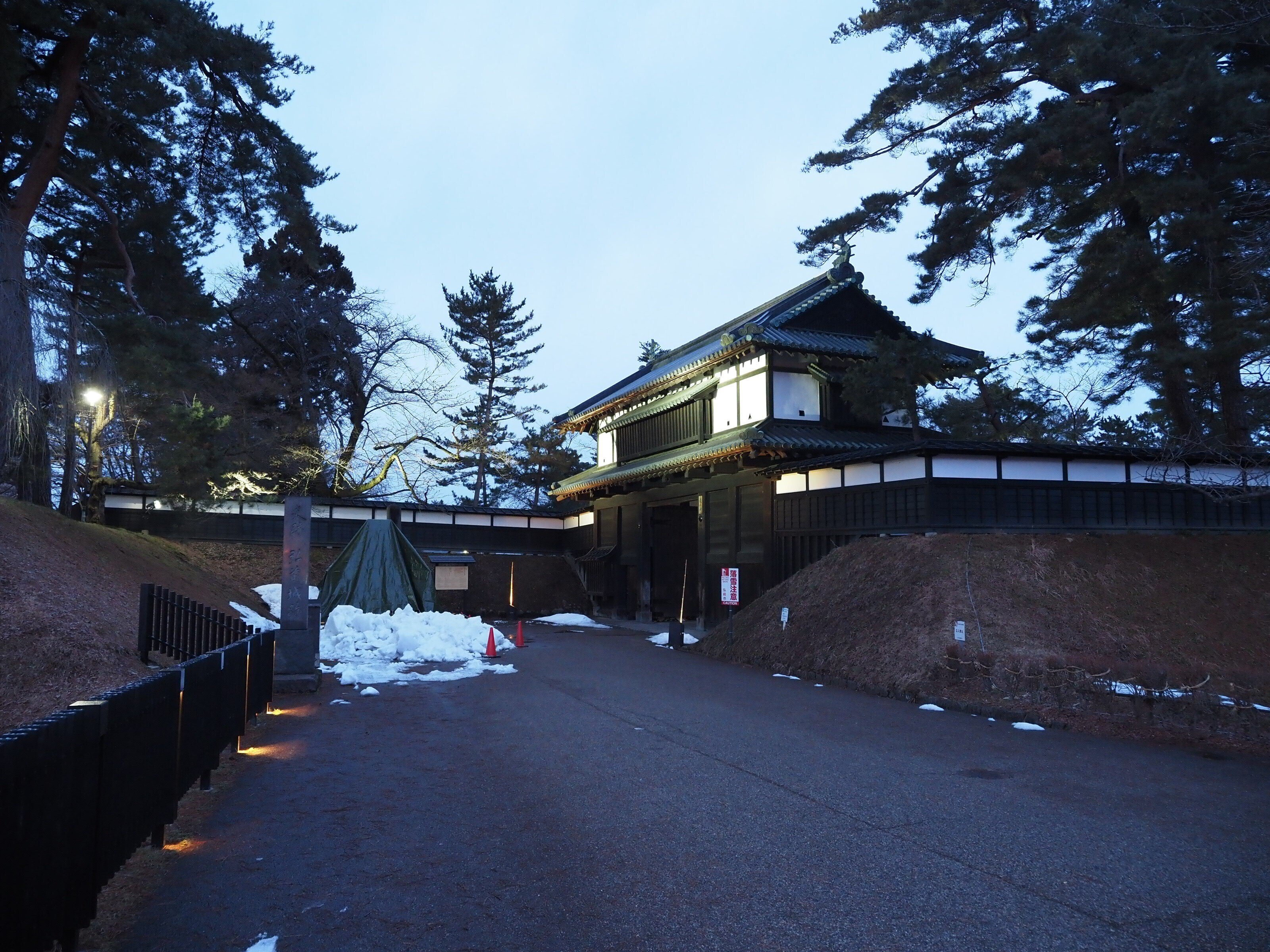 2024.1.23 雪が無さすぎた弘前公園をOM-D E-M5 Mark III 12-45mm F4.0