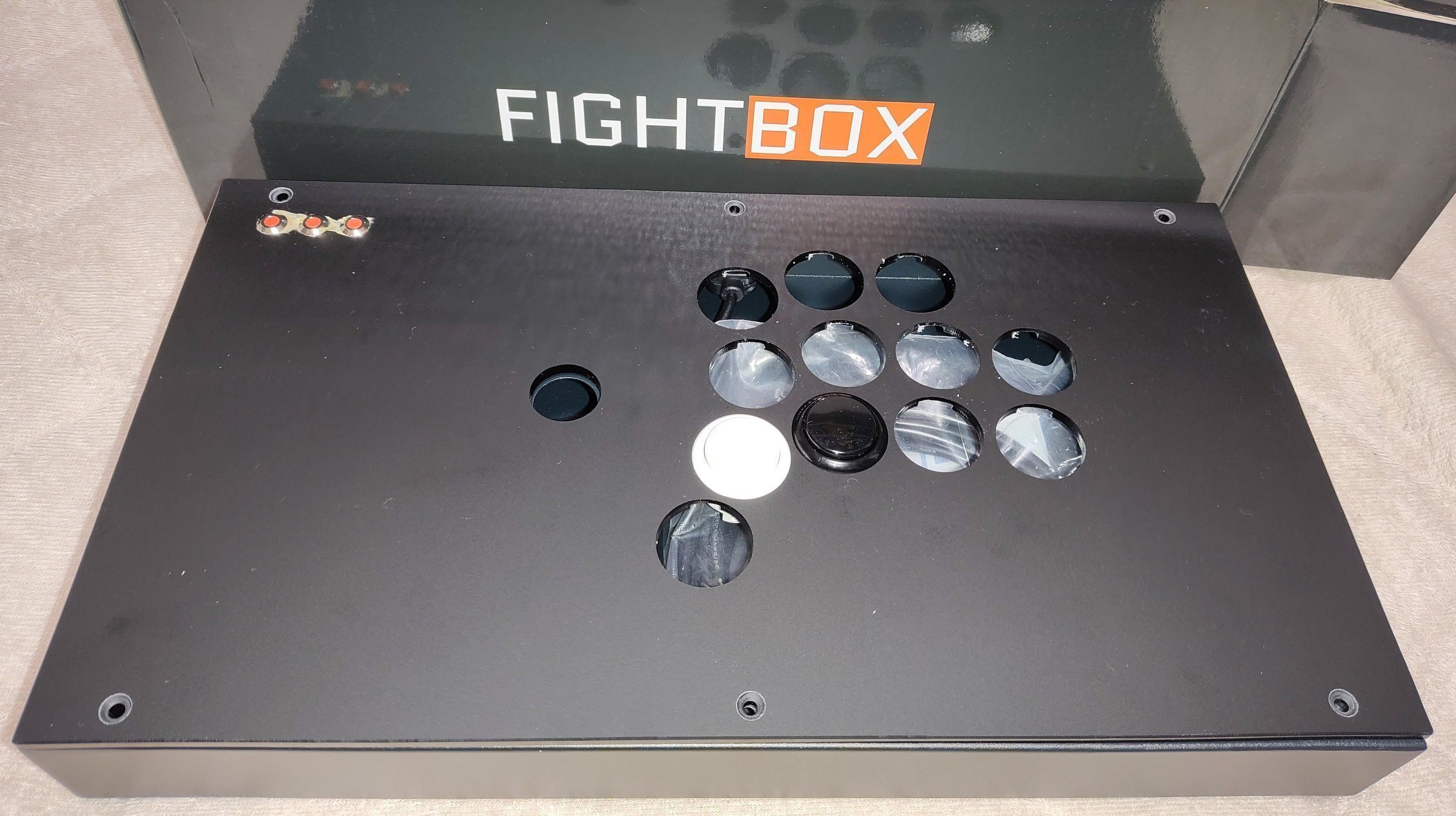 ボタン増設アケコンがほしいけど自分で穴は開けたくない時の記事