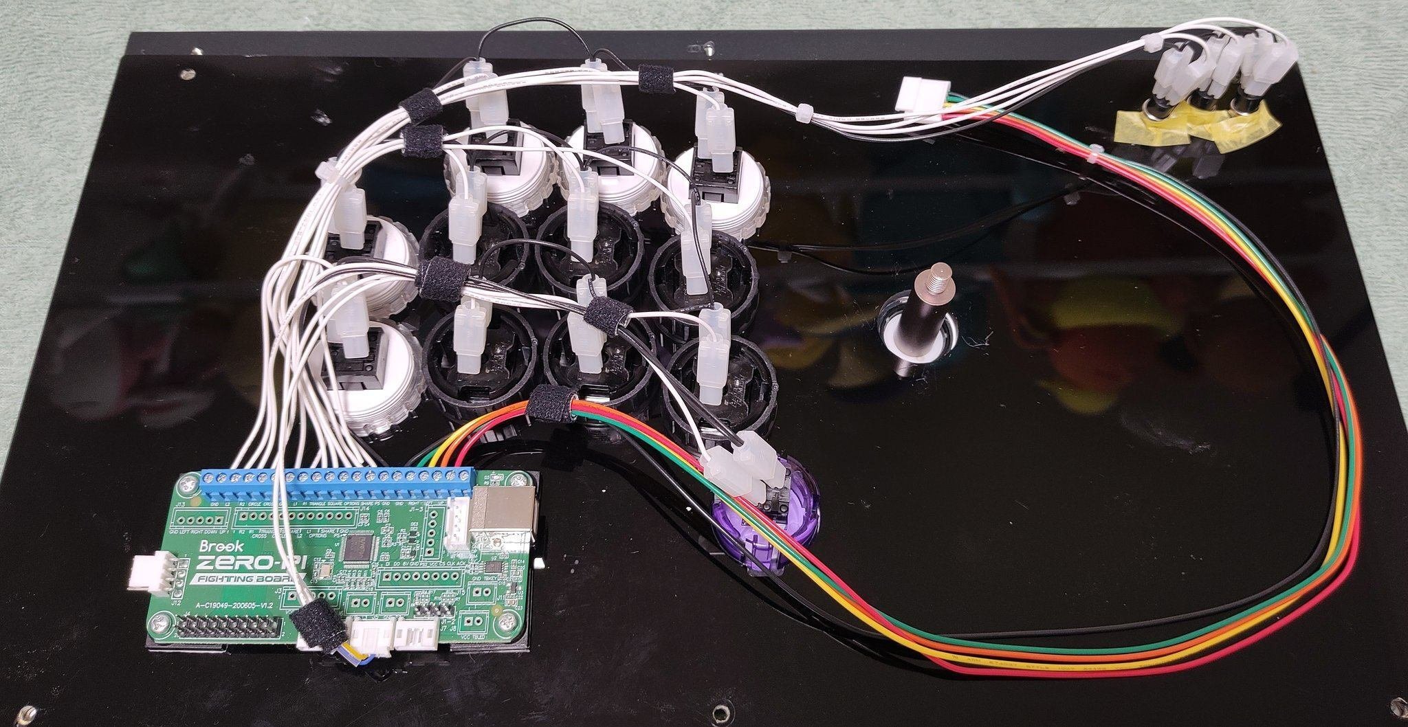 ボタン増設アケコンがほしいけど自分で穴は開けたくない時の記事