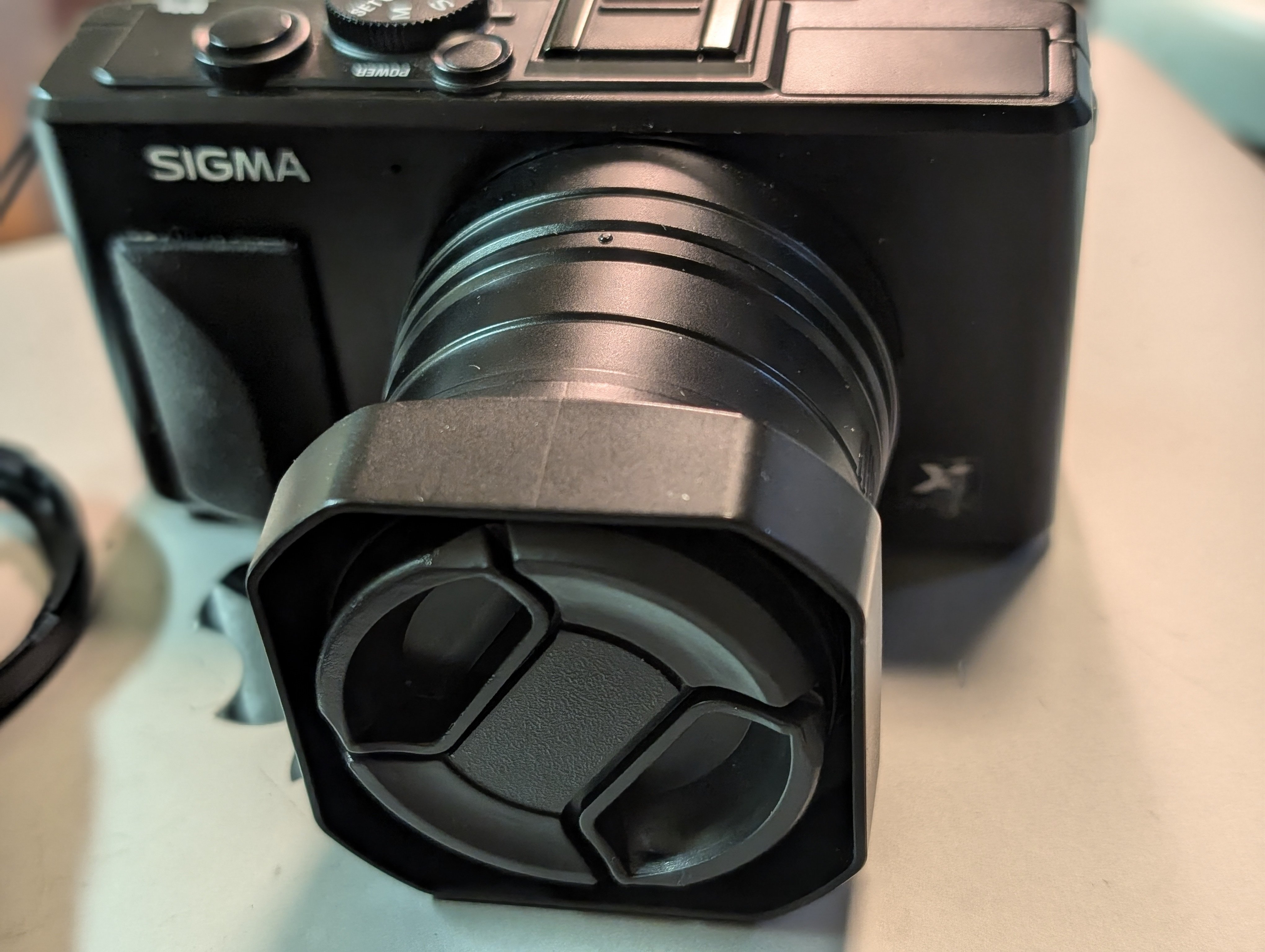 君はコンデジなのだよ！蓋は自動でしょ？！❨DP1-X編❩｜傳次郎