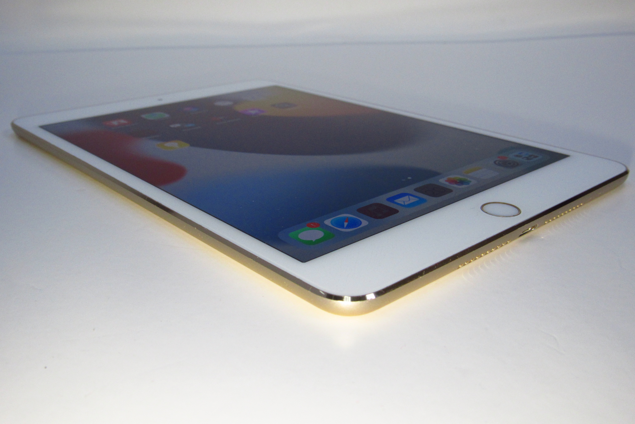 Apple iPad Mini 4 MK9Q2LL/A 128GB 7.9'' Wi-Fi Tablet - Gold