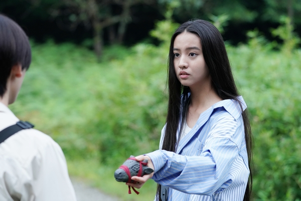 映画『牛首村』Koki,の演技力に巨匠・清水崇も唸る！ 場面写真＆オフ