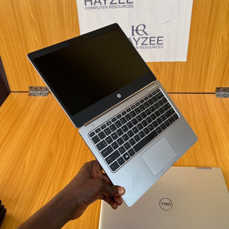 Hp Elitebook Folio G1 | Intel Core m5 (4CPUs) | 8GB RAM - 256GB SSD