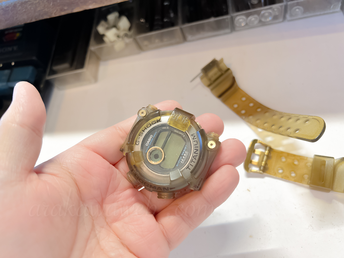 またまたCASIO G-SHOCKの電池交換。DW-8200K（1294）経年劣化アリ