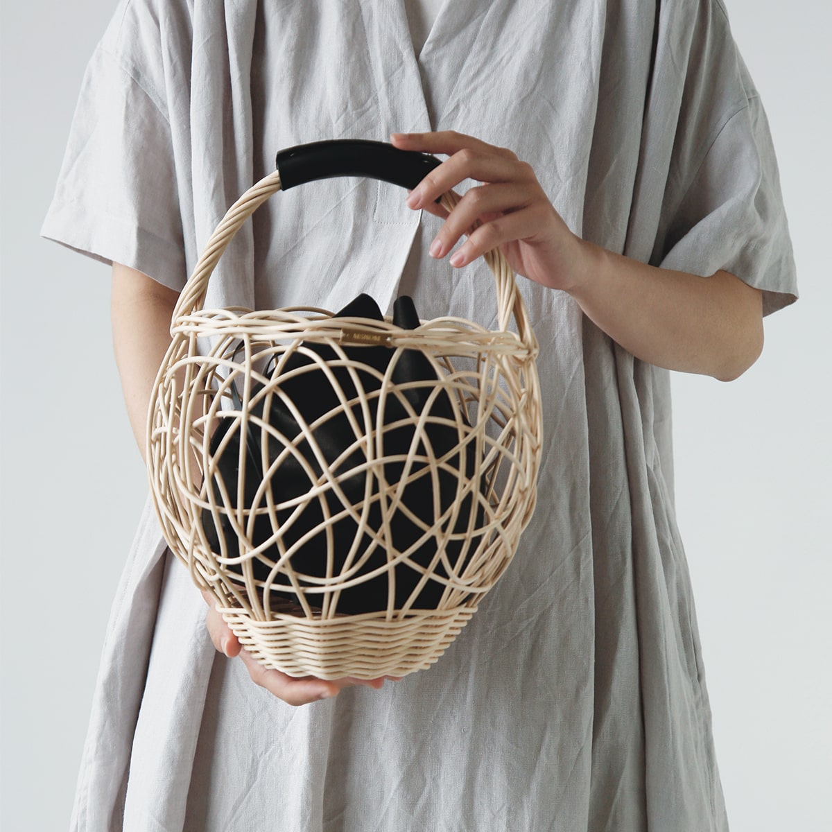 丁寧な手仕事から生まれる藤のバッグ MSNOM | iroma..aranciato