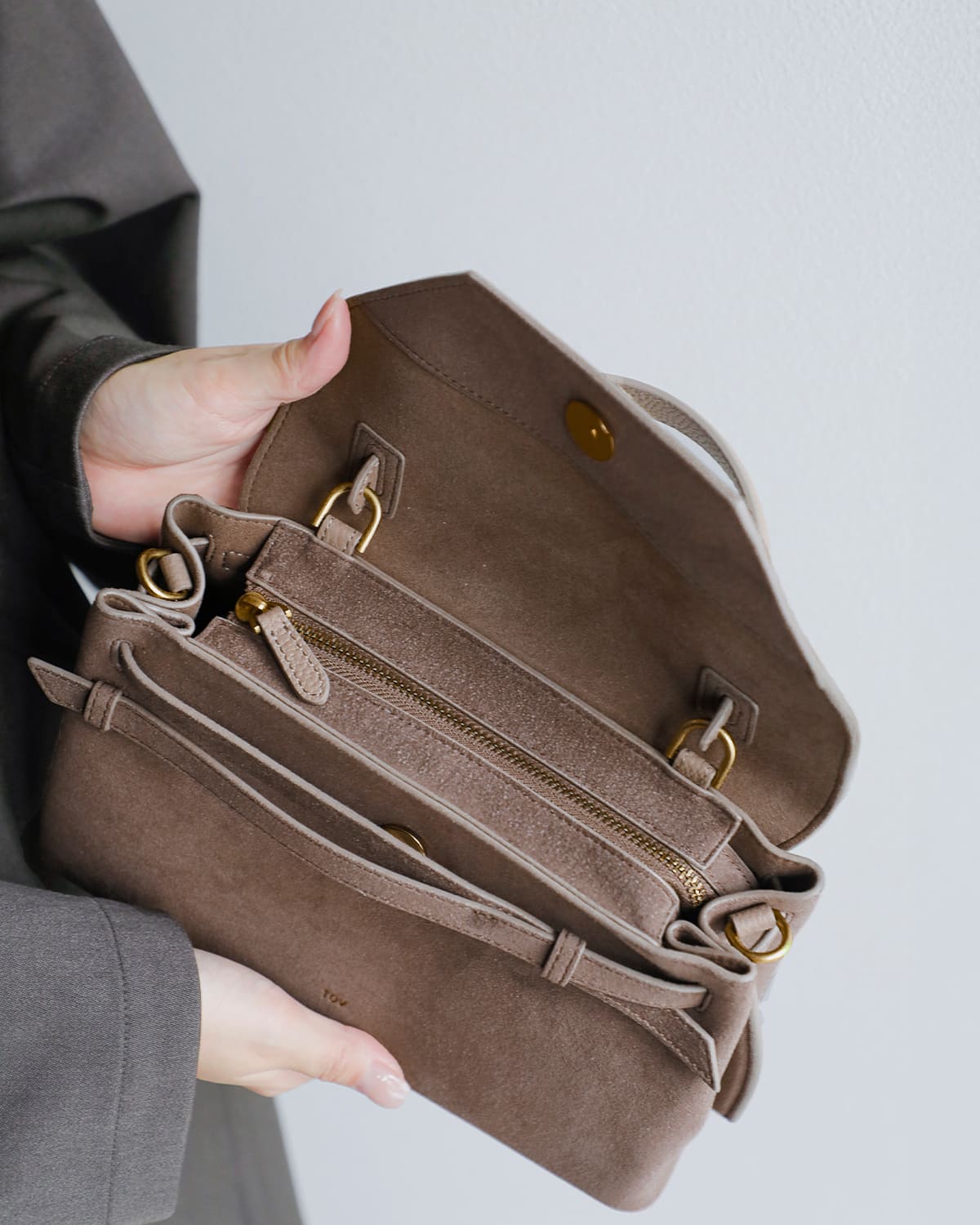 TOV トーヴ ウルトラスエード レザー クロスリボン 2way ショルダー