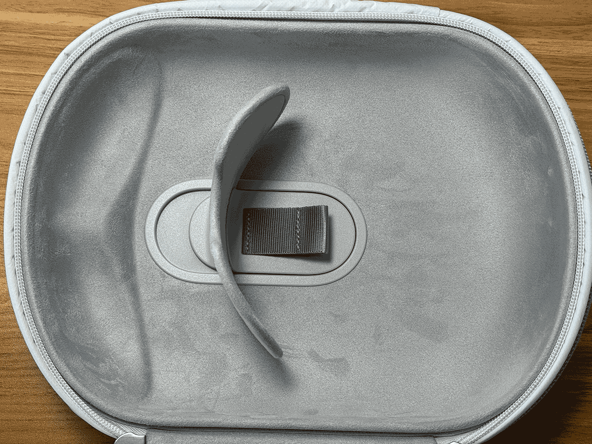 レビュー】Apple純正 Apple Vision Proトラベルケース | アイアリ