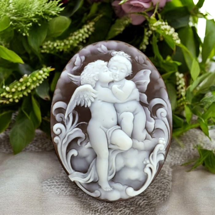 カメオ彫刻家アッカニート氏製作。最後の晩餐の図柄のカメオ作品をご紹介