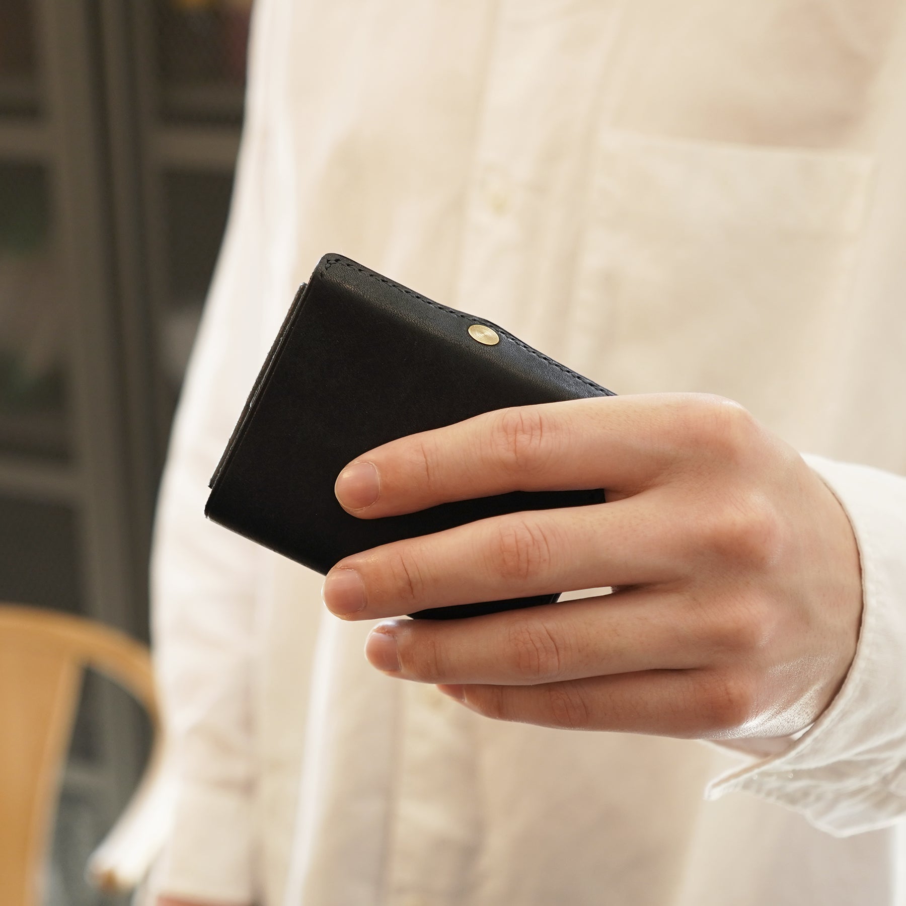 圧倒的な携行性！カードサイズの極小三つ折り財布『timik ティミック』