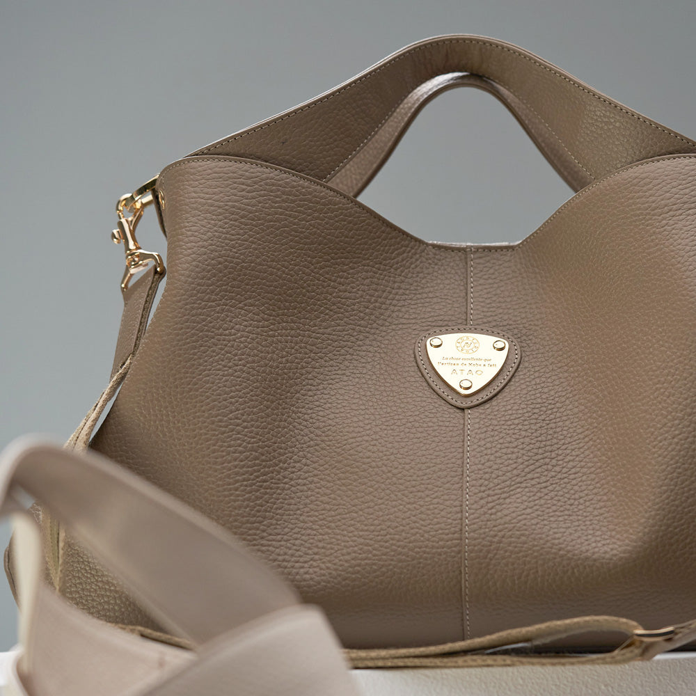 革のくったりバッグの魅力を知りたい！バッグのカラーを選ぶポイントや