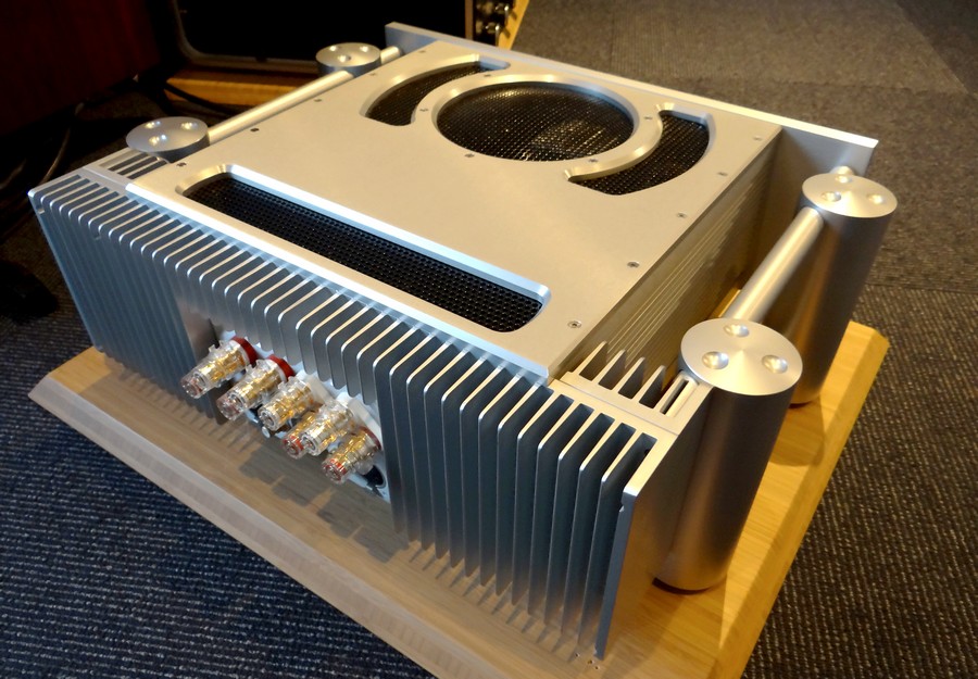 中古パワーアンプChord SPM1200E 定価￥1,749,600． 販売価格￥628,000