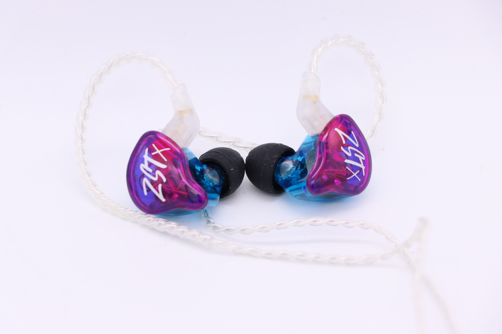 KZ ZSTX：中華イヤホンの定番にして完成形。高品質なチューニングで