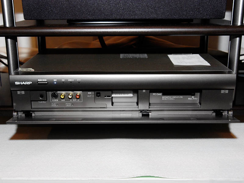 シャープ、フルHDリアルパネル搭載の45V型「AQUOS」