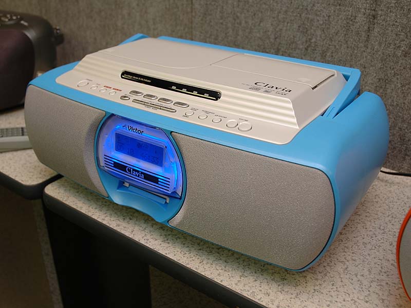 ビクター、「イルミマジック」を搭載したMDラジカセ