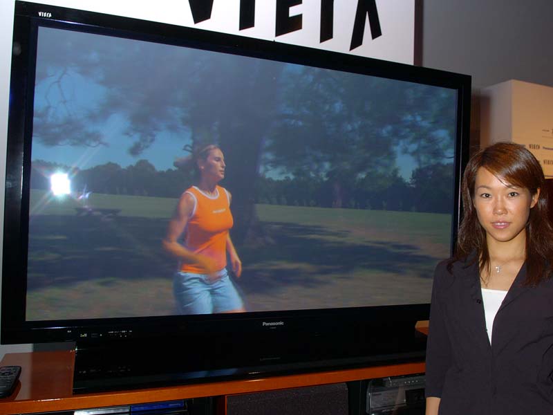 松下、世界最大65V型の民生用プラズマディスプレイ