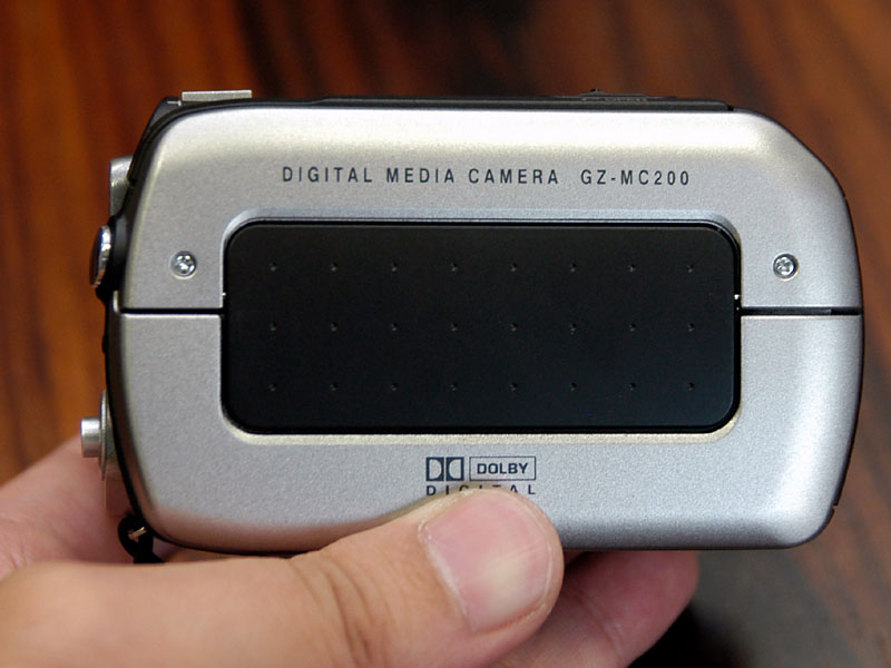 ビクター、1インチHDD/SDカード記録のMPEG-2カメラ