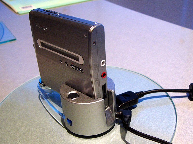 ソニー、「Hi-MD」対応MDウォークマンとサウンドゲートを発表