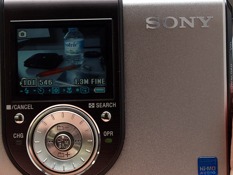 ソニー、「MP3」と新規格「Hi-MD PHOTO」に対応したMDウォークマン