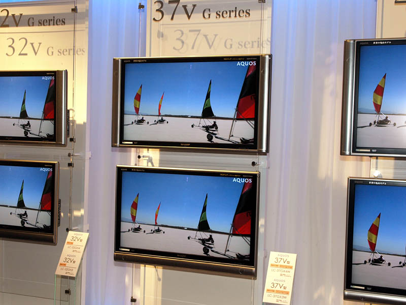 シャープ、フルHDで120Hz駆動対応の「AQUOS G」