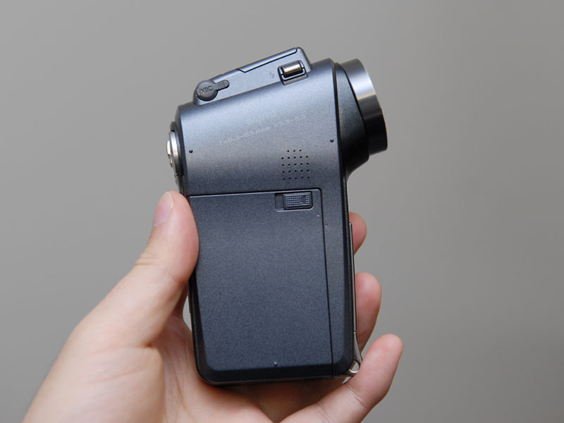 三洋、HD撮影中に700万画素静止画撮影が可能な新「Xacti」