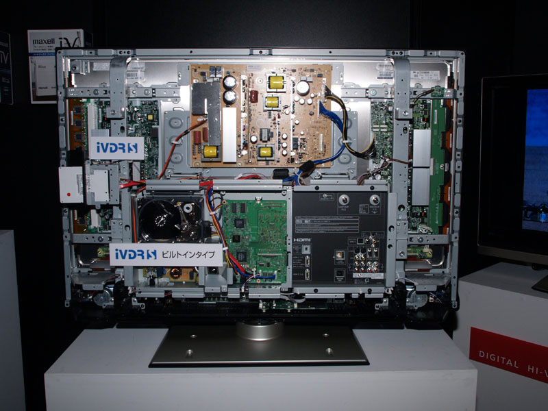日立、「iVDR」でHDD拡張できる録画対応テレビ「Wooo」