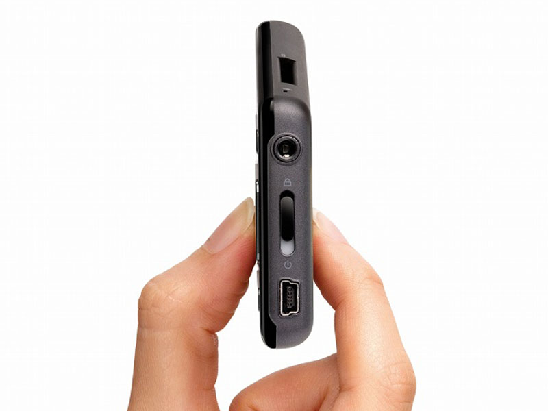 クリエイティブ、カード型プレーヤー「ZEN」の32GB