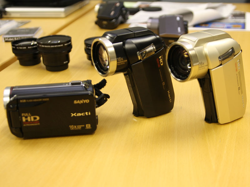 三洋、フルHD/60p記録対応の新Xacti。初の横型モデルも