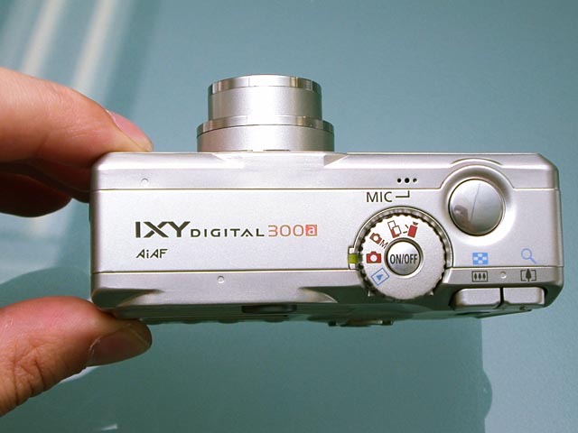 キヤノン、バッテリや撮影感度を改良した新「IXY DIGITAL」